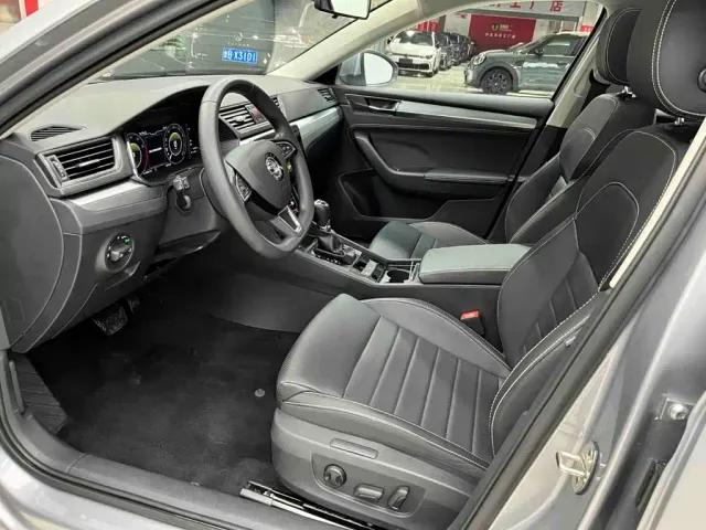 Skoda Superb — Фото автомобиля 16