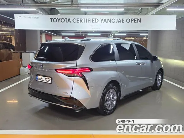 Toyota Sienna — Фото автомобиля 2