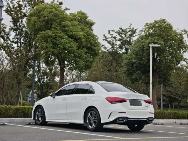 Mercedes-Benz Mercedes-Benz A-Class 2022 A 180 L Sport Sedan — Фото автомобиля 22