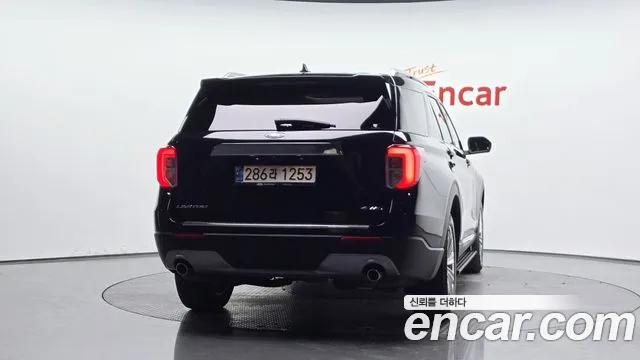 Ford Explorer — Фото автомобиля 4