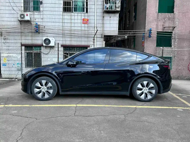 Tesla Model Y — Фото автомобиля 5