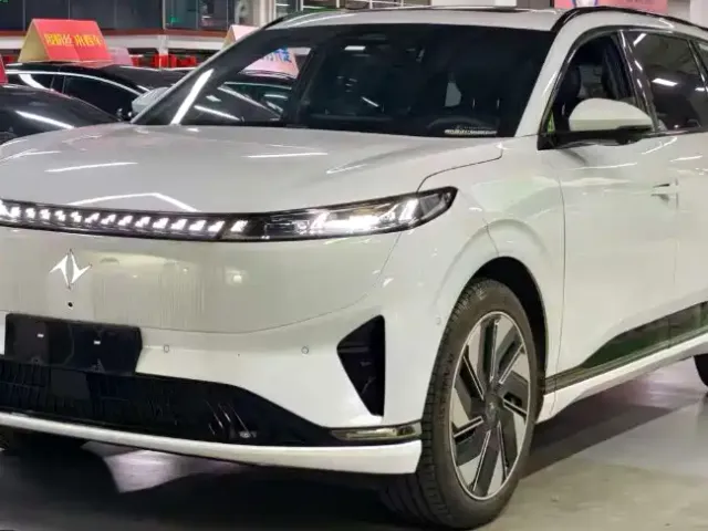 Фотография автомобиля — Dongfeng eπ 008