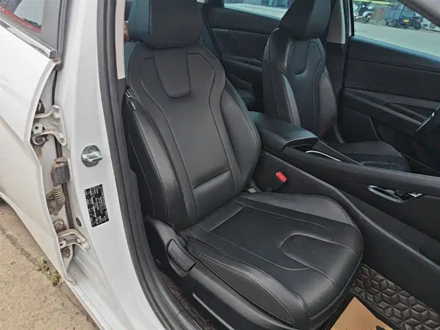 Hyundai Elantra — Фото автомобиля 24