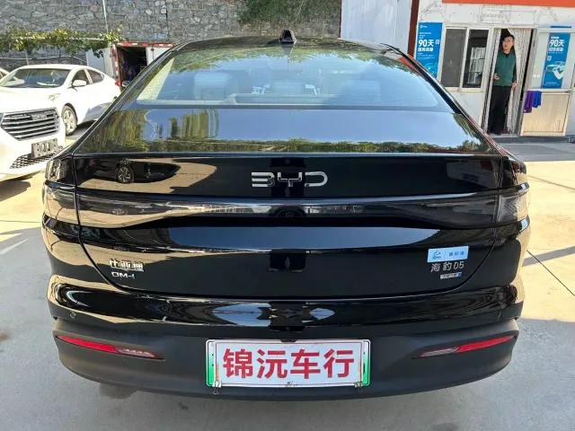 BYD Seal 05 DM-i — Фото автомобиля 8