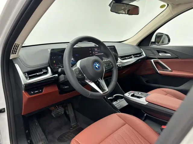 BMW iX1 — Фото автомобиля 10