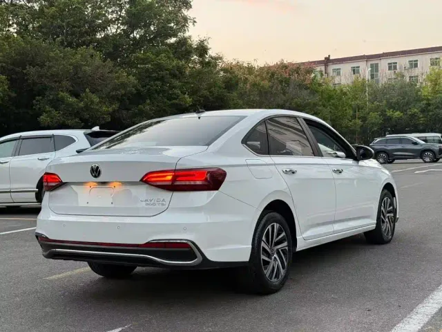 Volkswagen Lavida — Фото автомобиля 6