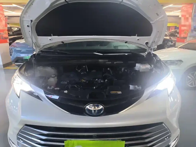 Toyota Sienna — Фото автомобиля 19