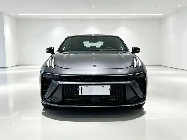 Lynk & Co 03 — Фото автомобиля 2