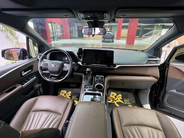 Toyota Sienna — Фото автомобиля 10