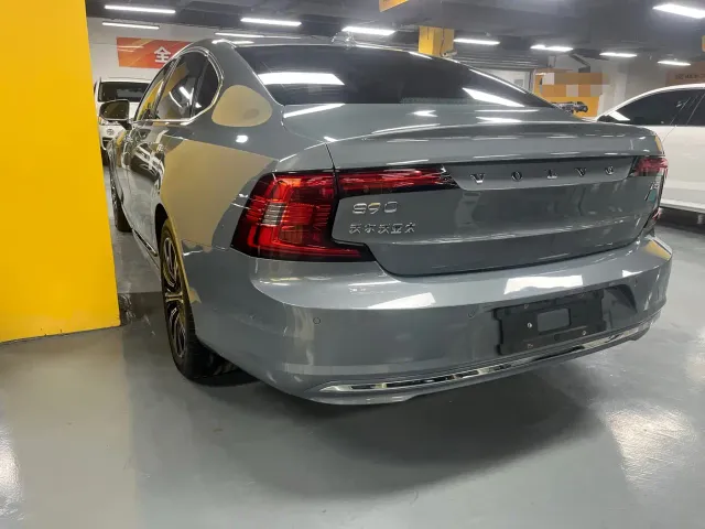 Volvo S90 — Фото автомобиля 10