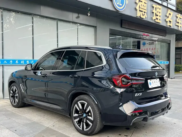 BMW iX3 — Фото автомобиля 14