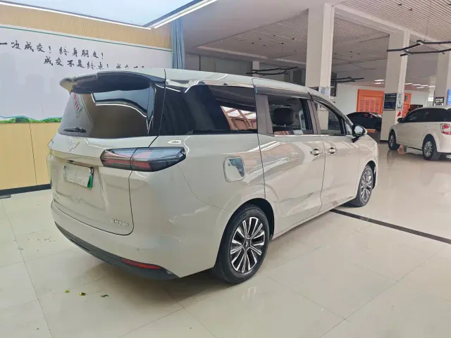 Wuling Starlight 730 — Фото автомобиля 23