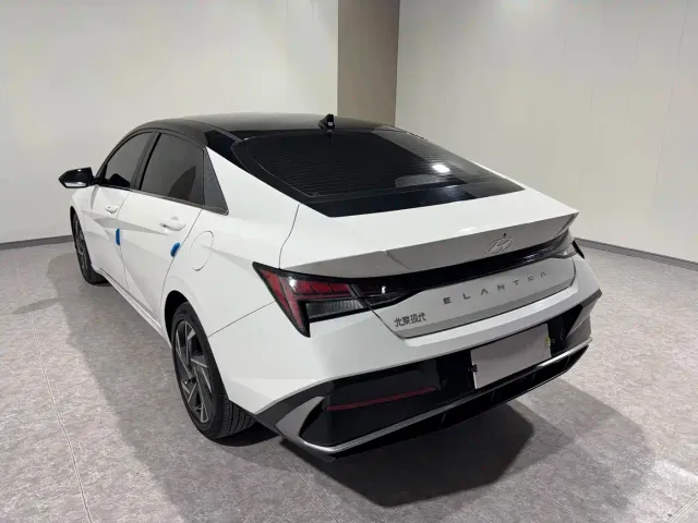 Hyundai Elantra — Фото автомобиля 5