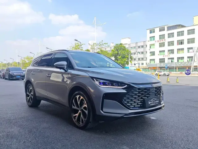 BYD Tang — Фото автомобиля 2