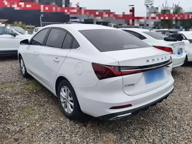 Roewe Roewe i5 2023 1.5L CVT Luxury Edition — Фото автомобиля 4