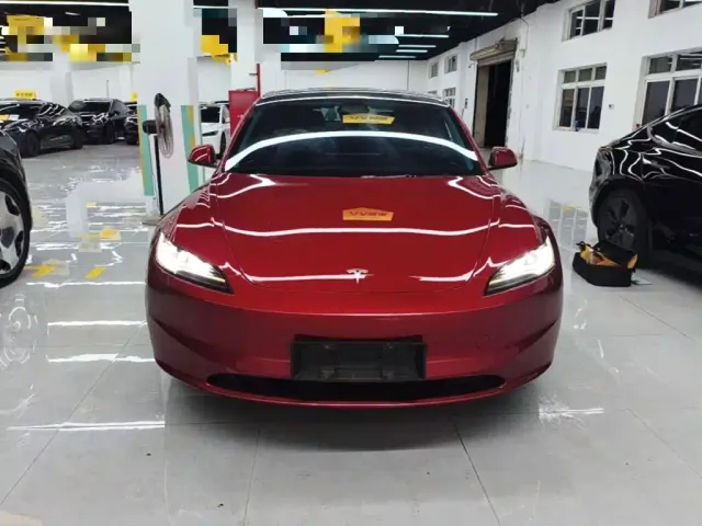 Tesla Model 3 — Фото автомобиля 2