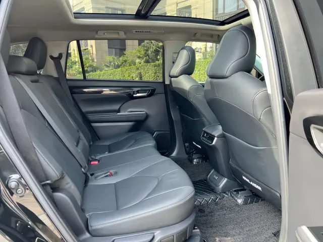 Toyota Highlander — Фото автомобиля 10