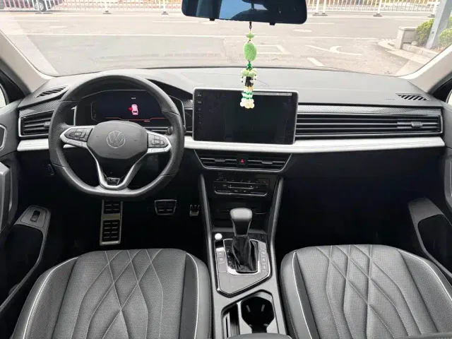 Volkswagen Tiguan L — Фото автомобиля 9