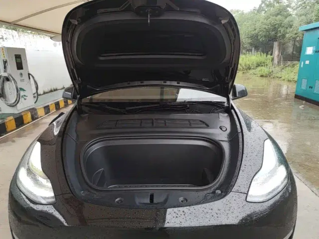 Tesla Model Y — Фото автомобиля 19