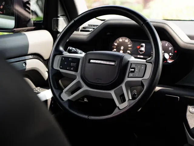 Land Rover Defender — Фото автомобиля 10