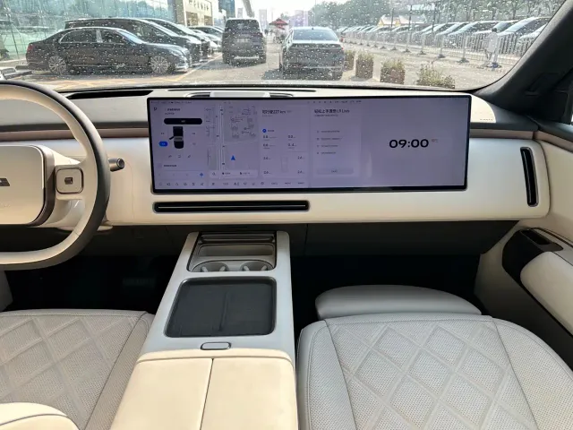 Li Auto L9 — Фото автомобиля 26