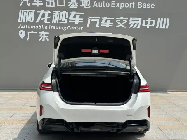 BMW 5 Series — Фото автомобиля 14