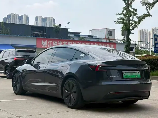 Tesla Model 3 — Фото автомобиля 6
