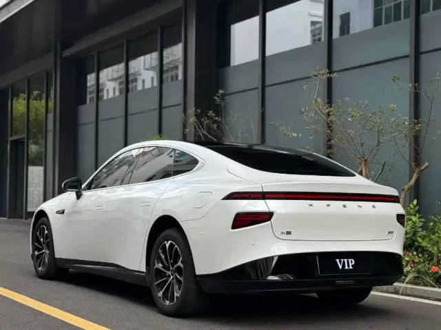 Xpeng P7 — Фото автомобиля 8