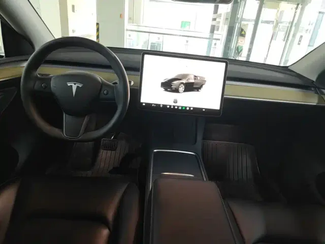 Tesla Model Y — Фото автомобиля 5