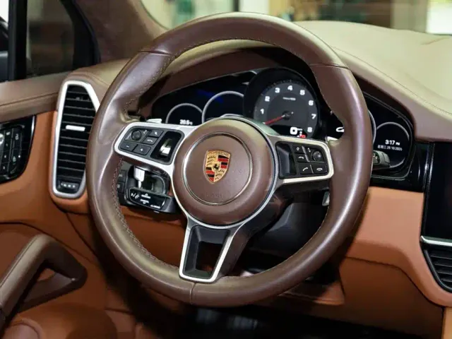 Porsche Cayenne — Фото автомобиля 11