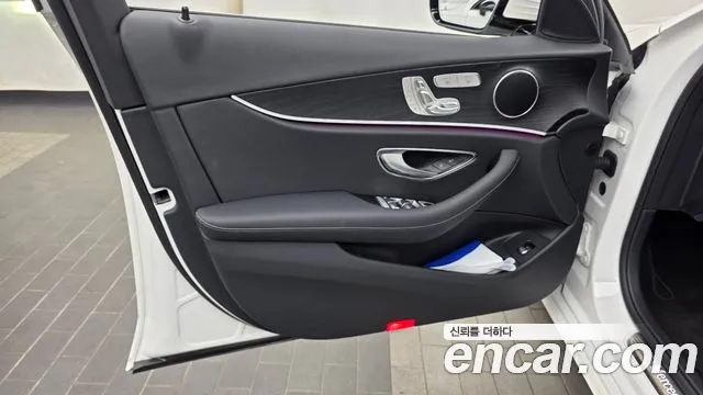 Mercedes-Benz E-Class — Фото автомобиля 18