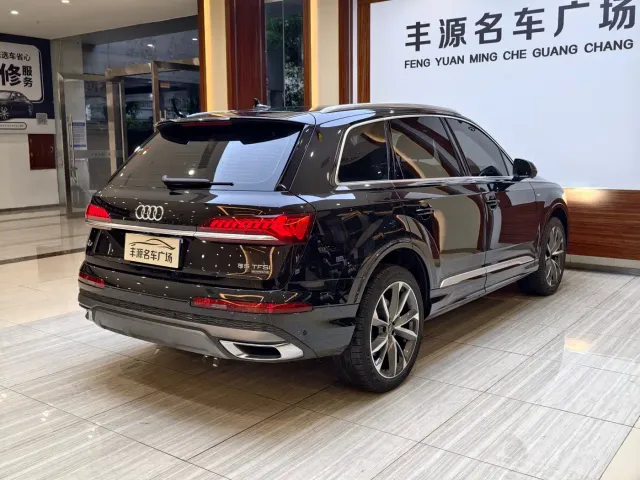 Audi Q7 — Фото автомобиля 27