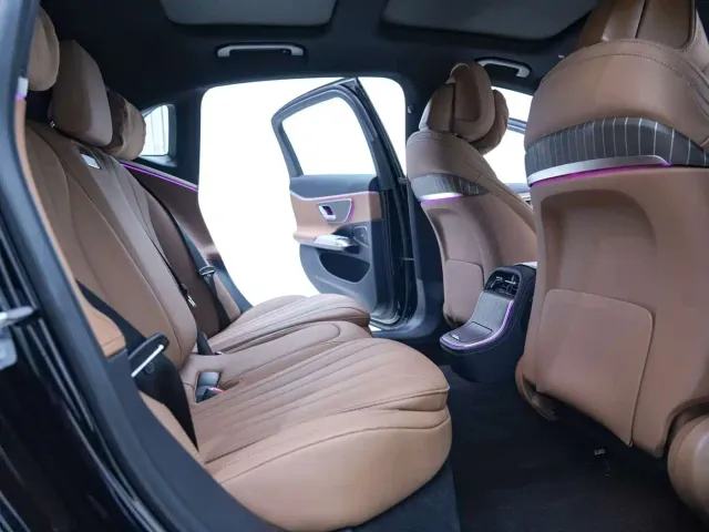 Mercedes-Benz E-Class — Фото автомобиля 24
