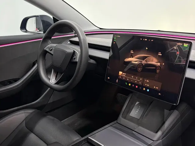 Tesla Model 3 — Фото автомобиля 12