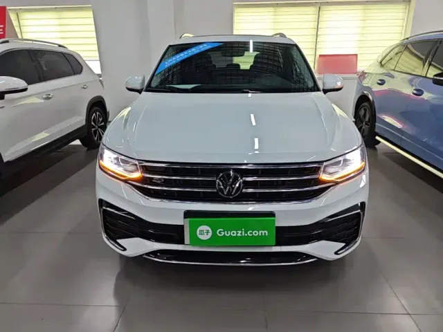 Volkswagen Tiguan L — Фото автомобиля 2