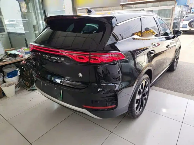 BYD Tang — Фото автомобиля 6