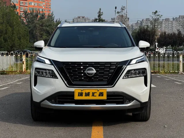 Nissan X-Trail — Фото автомобиля 2