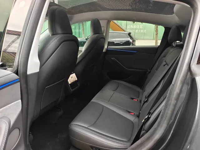 Tesla Model Y — Фото автомобиля 9