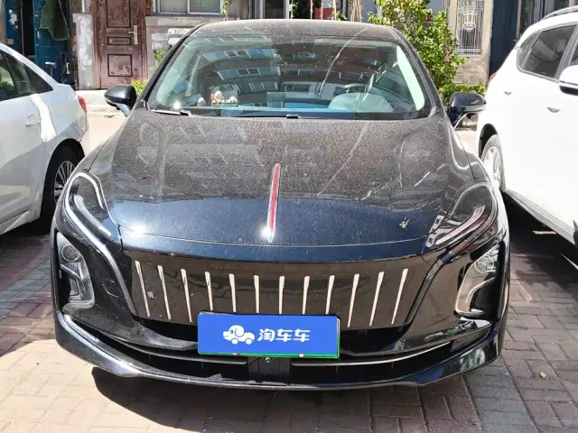Hongqi E-QM5 — Фото автомобиля 2