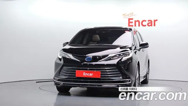 Toyota Sienna — Фото автомобиля 2