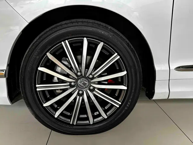Honda Elysion — Фото автомобиля 7