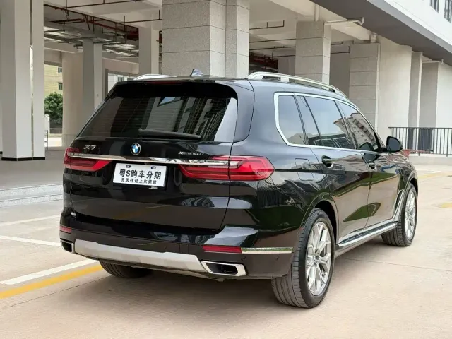 BMW X7 — Фото автомобиля 9