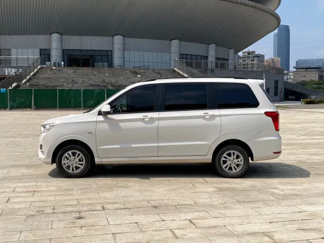 Wuling Hongguang — Фото автомобиля 16