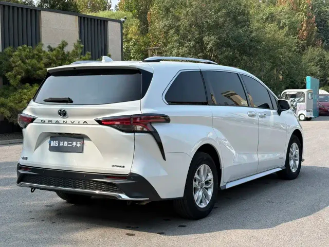 Toyota Granvia — Фото автомобиля 4