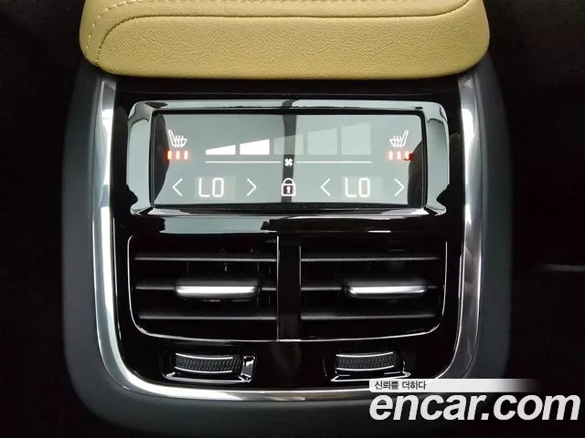 Вольво V60 — Фото автомобиля 17