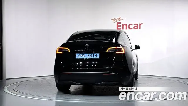 Tesla Model Y — Фото автомобиля 4