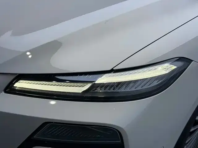 Roewe M7 DMH — Фото автомобиля 15