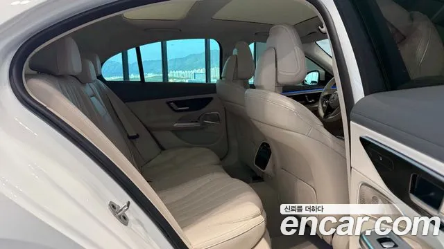 Mercedes-Benz E-Class — Фото автомобиля 17