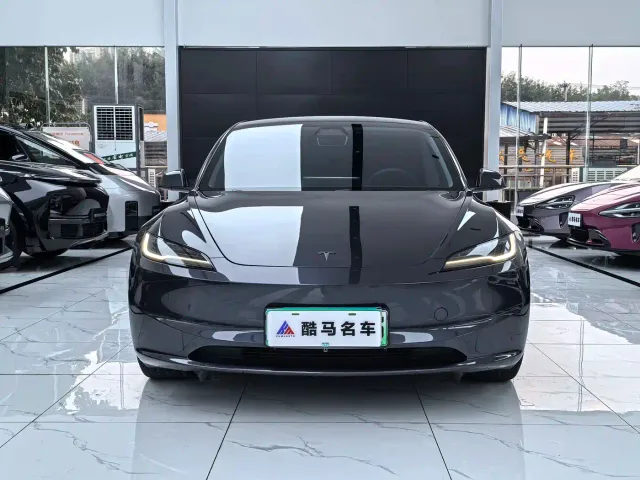 Tesla Model 3 — Фото автомобиля 2