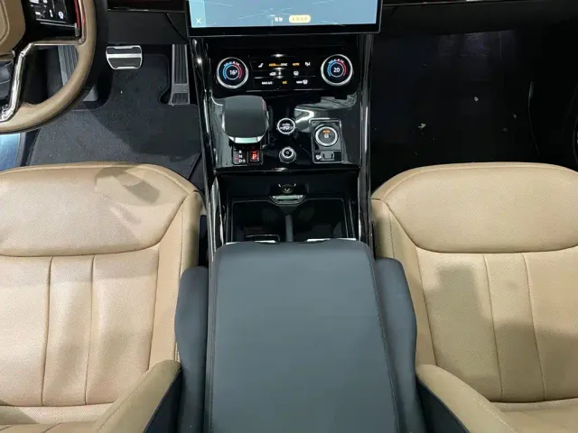 Land Rover Range Rover Sport — Фото автомобиля 13